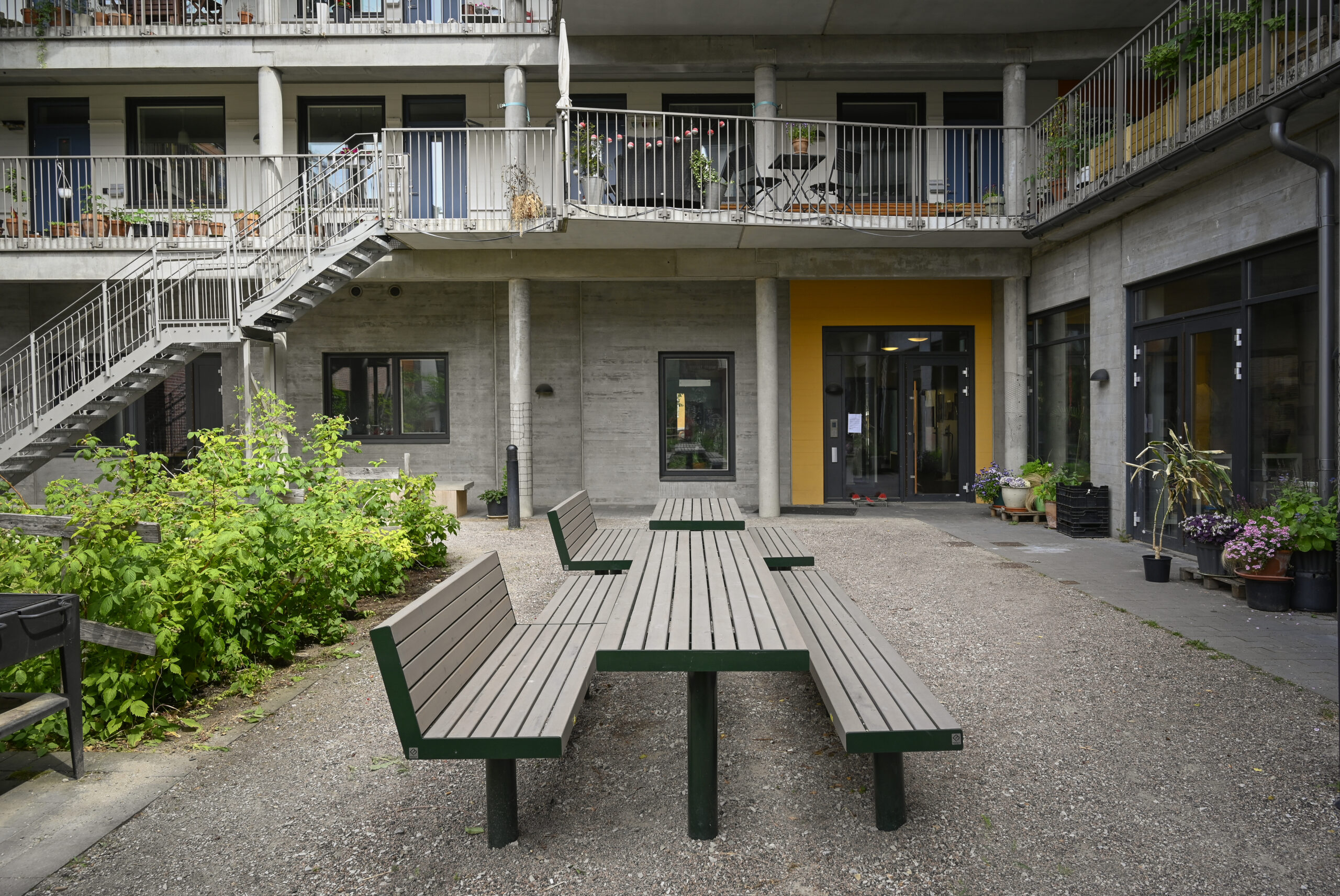 Line bänkar och soffor. Utemiljö. Parkmöbler.