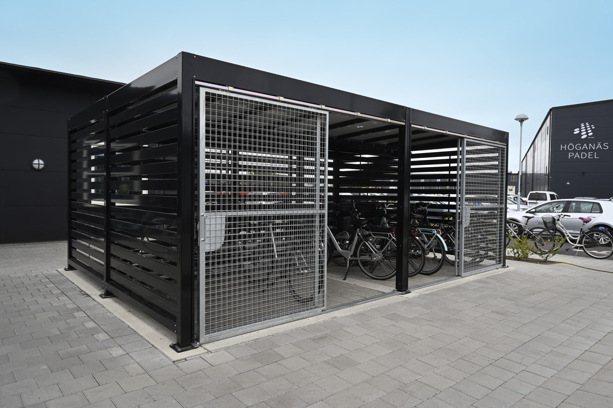 Quattro cykeltak. Utemiljö. Cykelparkering. Cykelförvaring.