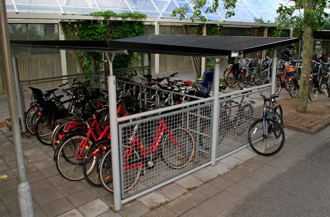 Cykeltak Basta dubbelsisig inkörning. Cykelgarage. Cykelparkering.