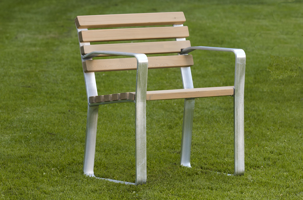 Botan fristående stol. Utemöbel. Utemiljö. Parkmöbel.