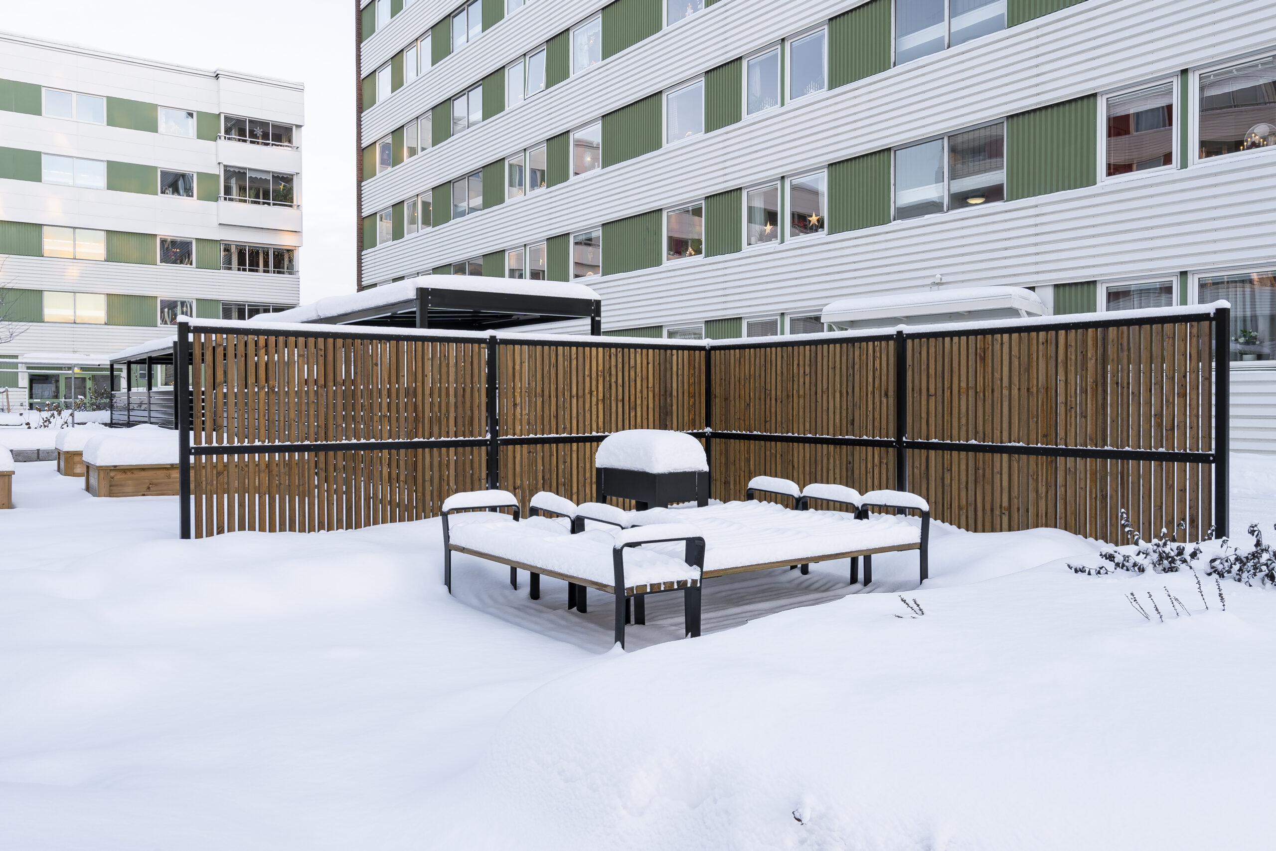 Sörby staket i vintermiljö. Utemiljö. Vinter.