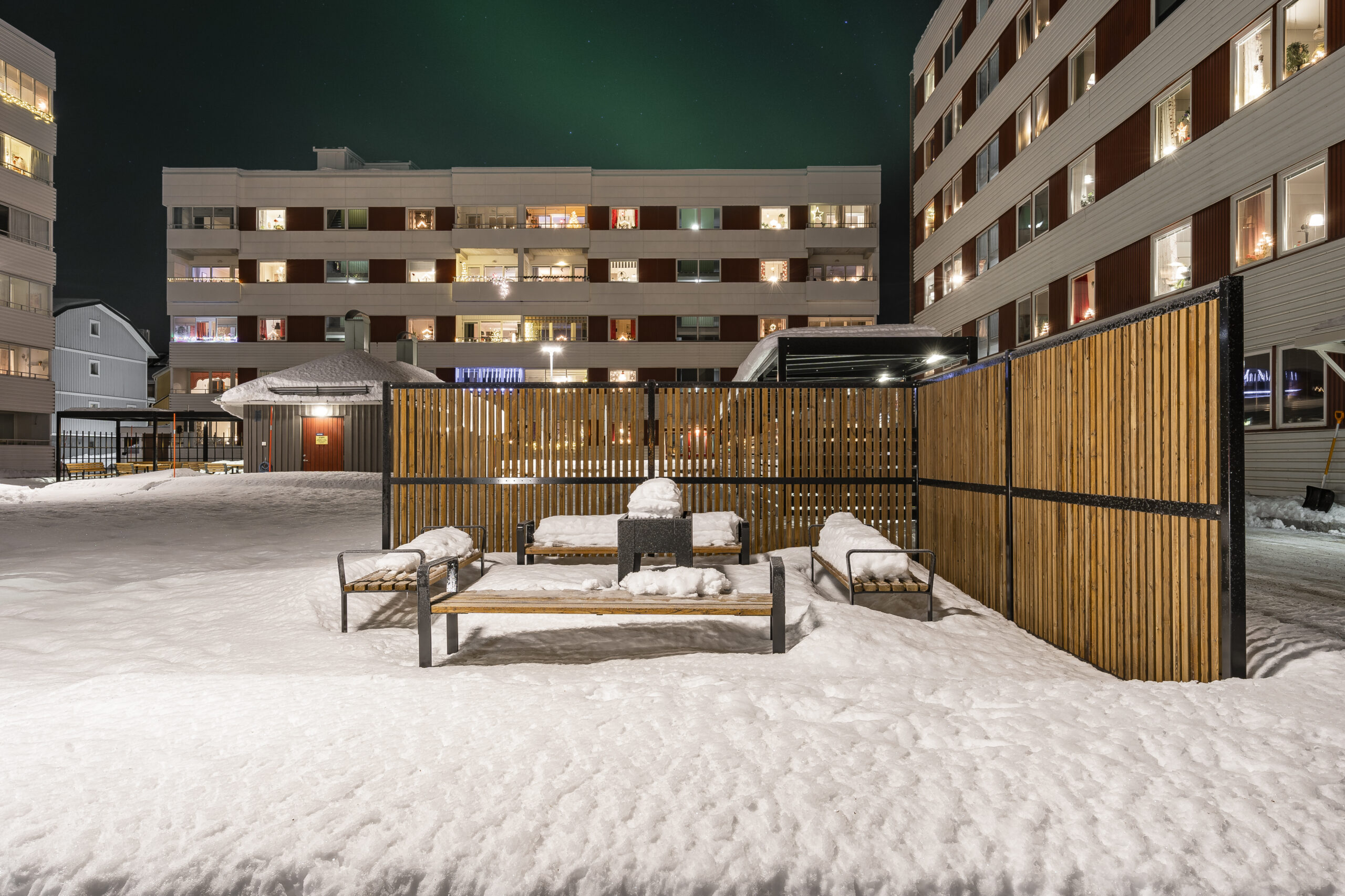 Sörby staket i vintermiljö. Utemiljö. Vinter.