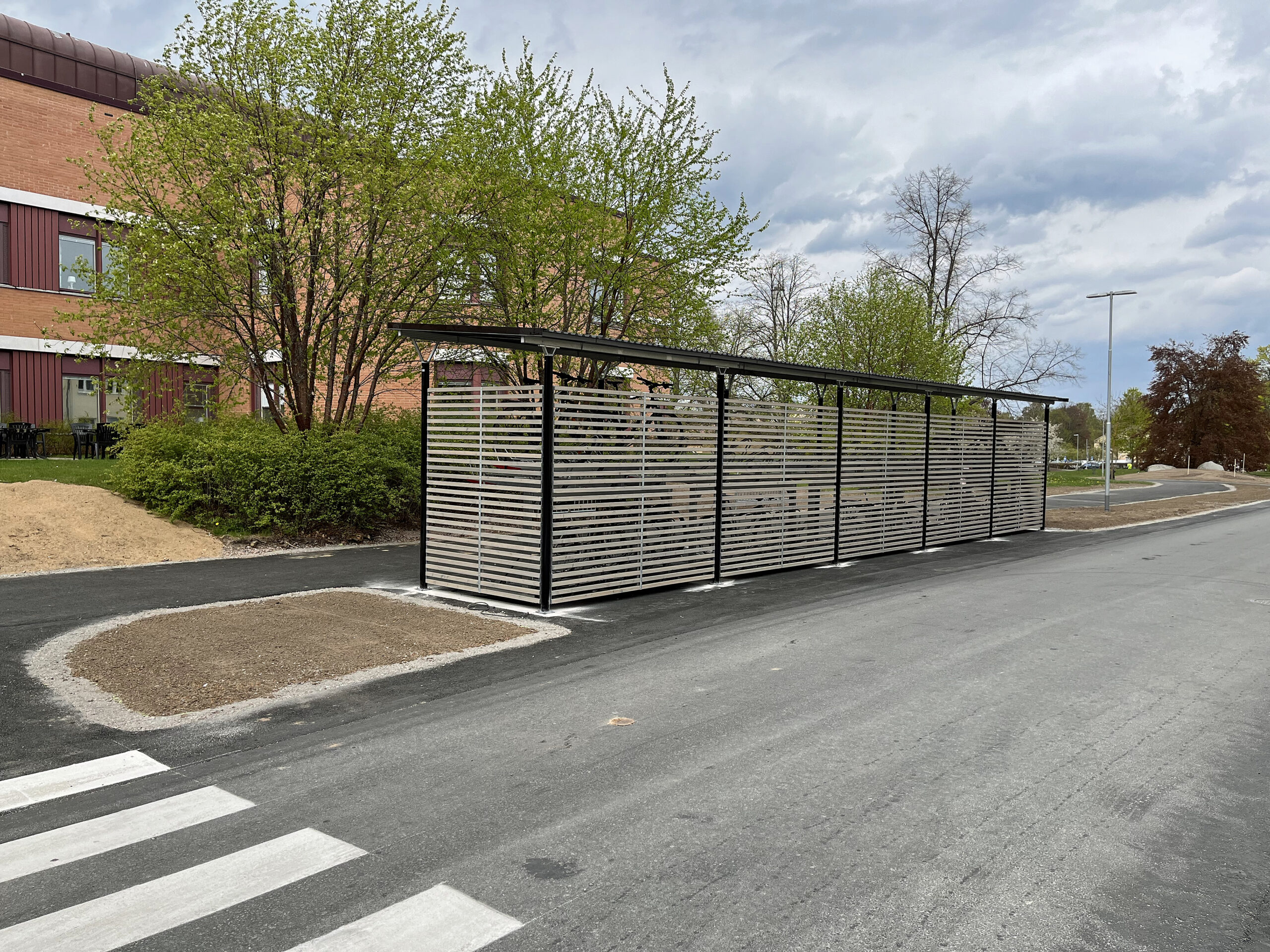 Cykeltak Basta två våningar. Cykelparkering.