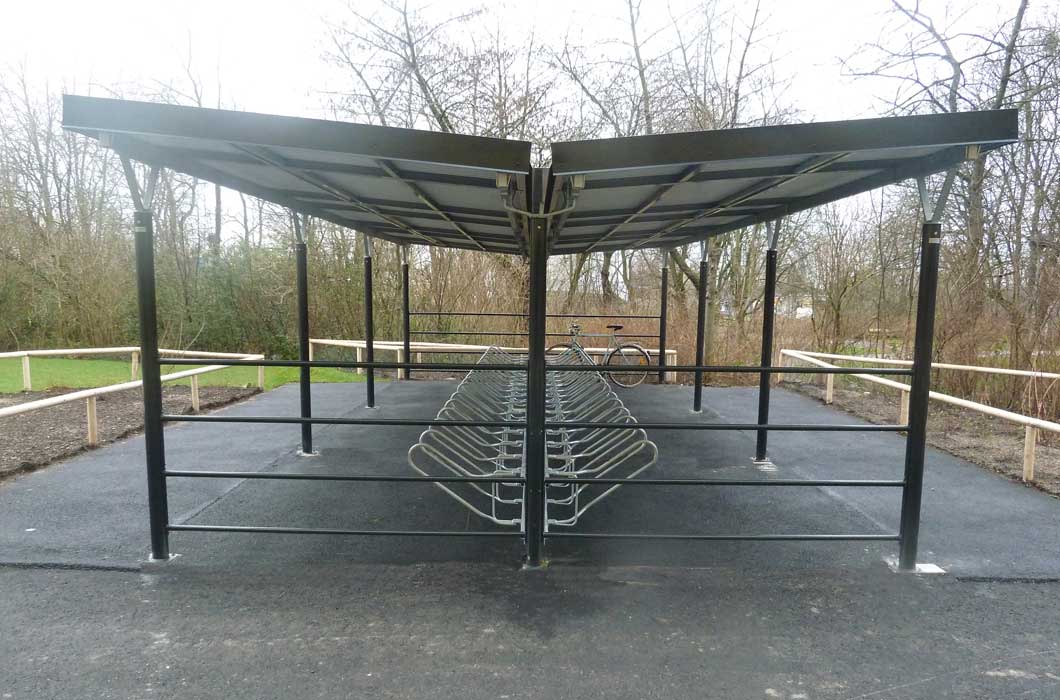 Cykeltak Basta dubbelsidig inkörning. Cykelgarage. Cykelparkering.